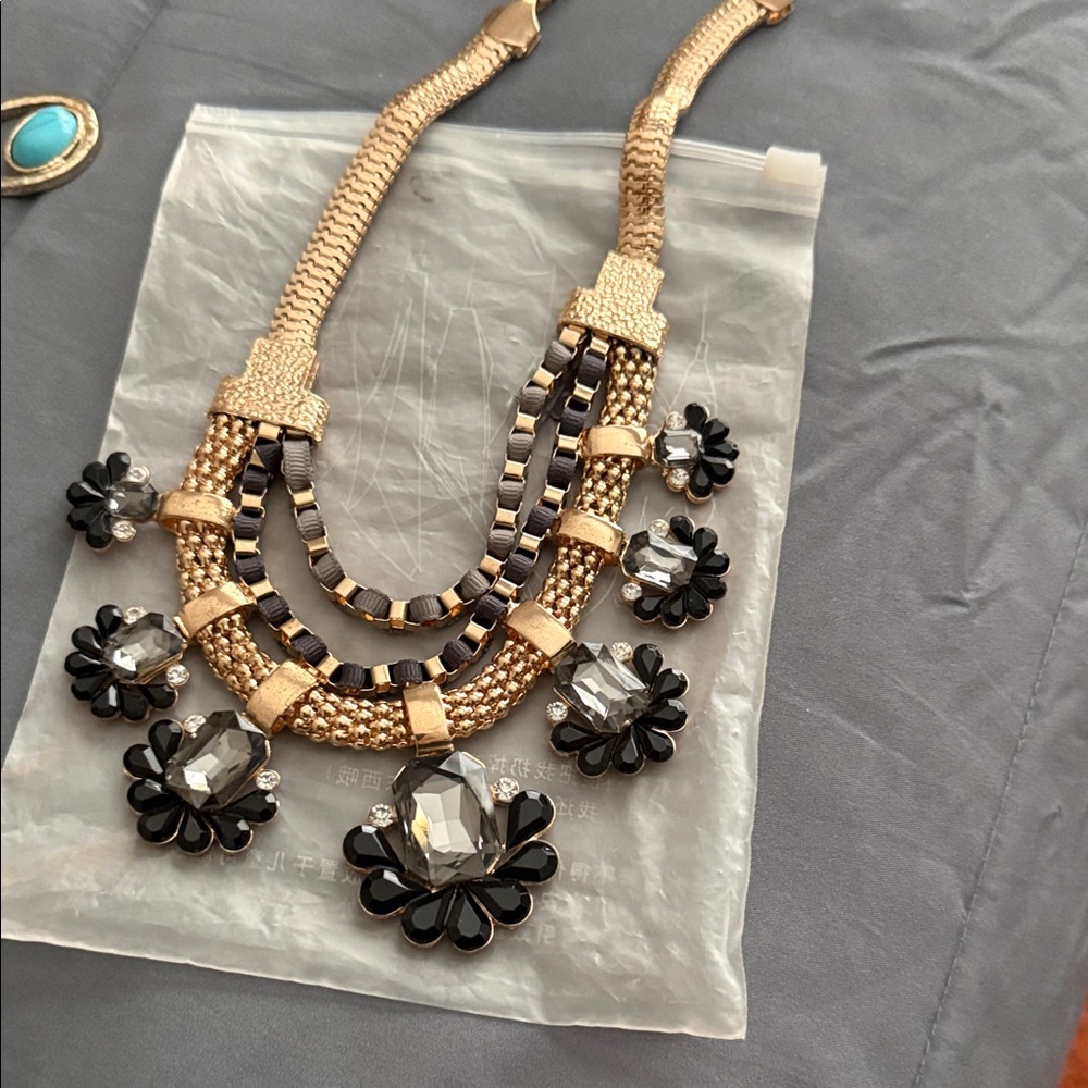 Chic Gold and Black Floral Necklace